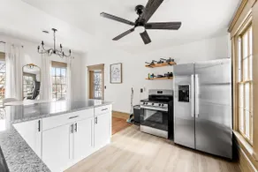 Riverfront Downtown Retreat - Image 4