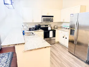 Downtown Living, Modern Comfort, Large Condo - Image 5