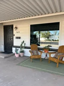 Stylish 3BR Retreat Near GCU, Downtown & Stadiums - Image 2