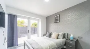 New Modern Stylish Villa Near City Centre Birmingham, with outdoor Hot Tub - Image 5