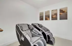 Luxury Escape: Pool, Hot Tub, Mini Golf & More! - Image 5