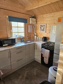 Cosy Cabin Retreat, 1–5 guests, 5 mins to Windsor - Image 5