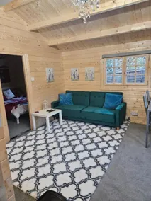 Cosy Cabin Retreat, 1–5 guests, 5 mins to Windsor - Image 2