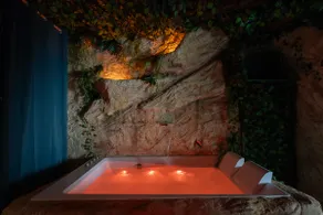 Jungle Crash Love Room - Image 3
