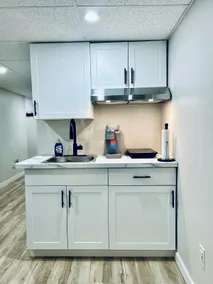 Free parking, 2 beds, Private Entrance - Image 3