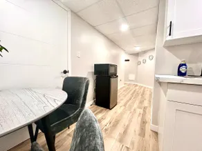 Free parking, 2 beds, Private Entrance - Image 4
