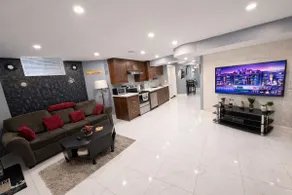 Private Luxury Unit In Ajax With Kitchen & Parking - Image 3