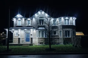 Private Luxury Unit In Ajax With Kitchen & Parking - Image 2