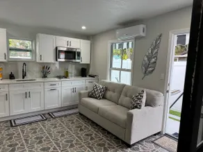 “King Bed + Private Patio | Near Airport & Stadium - Image 2