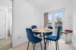 Lovely 3bedroom house, 7mins drive to Manchester City center, Etihad stadium & Coop Live Arena - Image 3