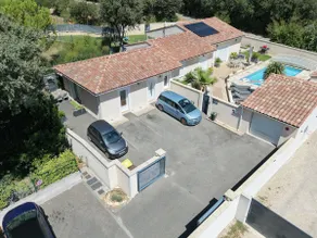 Provençal charm, air conditioning, parking, close to the A7 and A9 - Image 5