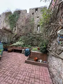 Tenby Victorian Villa with parking, pets allowed - Image 2