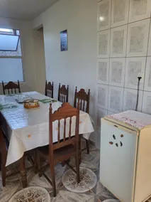 Apt, garage, great location - Image 4
