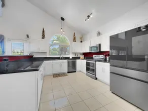 Remarkable 4 Bedroom Home on Golf Course - Image 5