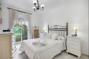 Paraíso del golf free parking by Staycare - Image 3