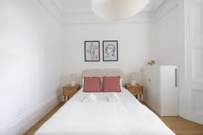 Superhost Kensington Flat near the Tube 7 mins - Image 3