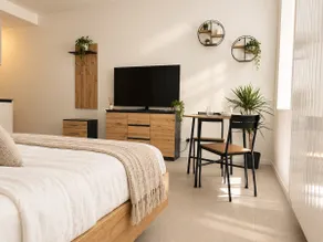 The Urban Suite - Stylish and with FREE parking - Image 5