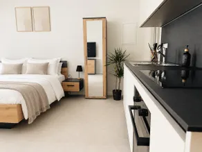The Urban Suite - Stylish and with FREE parking - Image 2