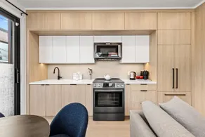 Ossington & Queen | 2 bdrms on separate floors - Image 3