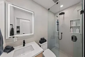 Ossington & Queen | 2 bdrms on separate floors - Image 2