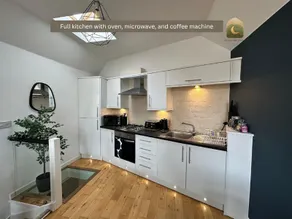 The Central Nook - Contactors and Holidaymakers - Image 2