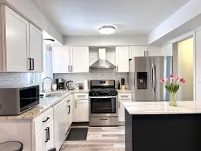 Comfortable Home | 4 BD | 3 BA | 6 TVs | Bar - Image 4