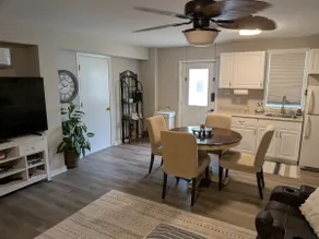 Cozy Hideaway guest suite - Image 3