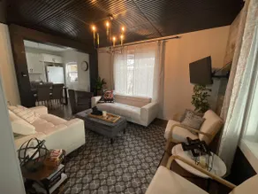 Lyons Manor Newly renovated character home - Image 2