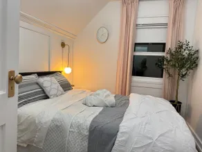 Lyons Manor Newly renovated character home - Image 3