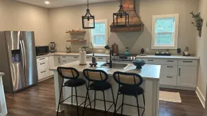 Modern Farmhouse 2 bed/2 bath King-Queen - Image 5