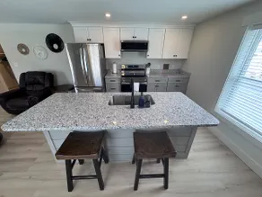 Seacoast Apartment - Image 2