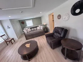 Seacoast Apartment - Image 4