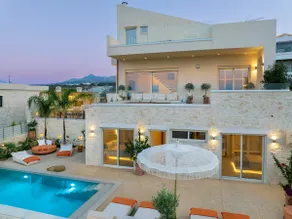 Elegant villa with pool, hot tub & sea views - Image 3