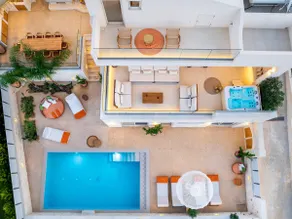 Elegant villa with pool, hot tub & sea views - Image 2