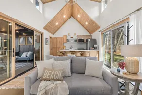 Cozy lake stay! Hot Tub, Firepit, Games & Kayaks - Image 3
