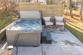Cozy lake stay! Hot Tub, Firepit, Games & Kayaks - Image 4