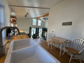 Cozy Water Front Cottage - Image 4