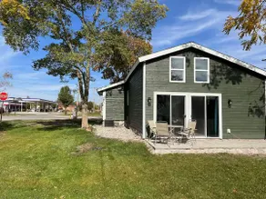 Cozy Water Front Cottage - Image 3