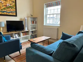 Cosy Marlborough Town Centre Retreat - Image 2