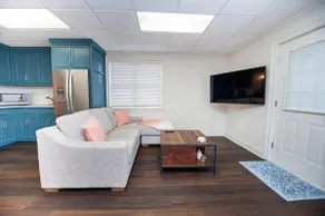 Lakeside Studio Apartment - Image 3