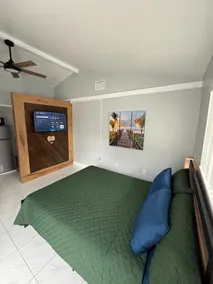 Modern Oak Guest Suite - Image 5