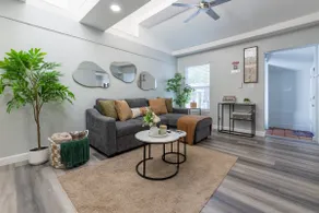 Clean & Cozy Sacramento Family Retreat - Image 4