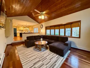 King Suite, BBQ & Fire pit, Kitchen, Three Acres. - Image 2