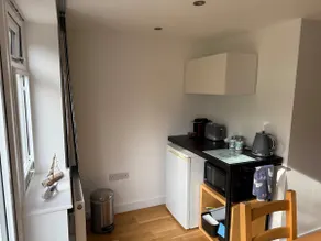 Lovely spacious, airy, room in coastal property - Image 5