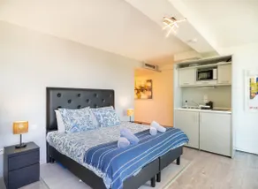 Large studio 300 m from the port - Image 3