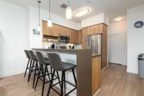 Santa Monica 2BR | Downtown • Hot Tub • King Beds - Image 4