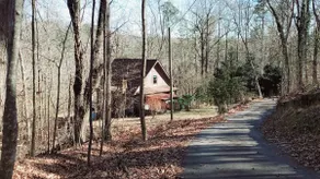 Quaint Secluded 3BR/2BA Cottage - Image 4