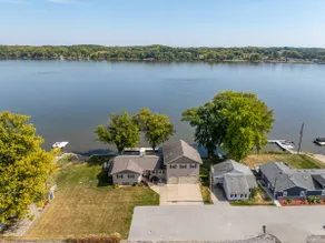 The LeClaire Driftwood Retreat - Image 2