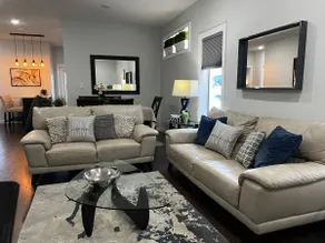 The Renaissance - Elegant & Cozy StayCation Home - Image 3