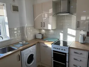Centrally located apartment free parking included - Image 4